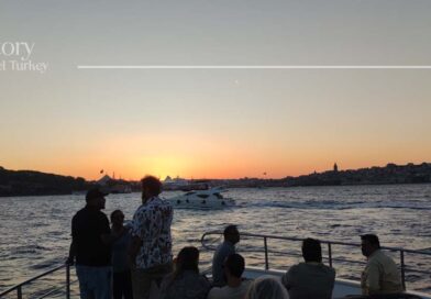 Guided Bosphorus Sunset Cruise on Luxurious Yacht